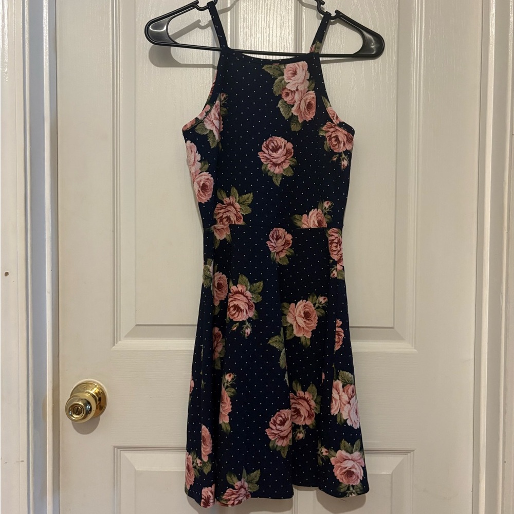 B Famous Women's Size S Floral Sleeveless Halter Dress. Pre-owned.